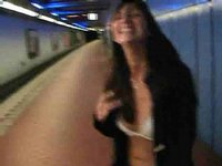 Panička šuká s chlápkem v metru