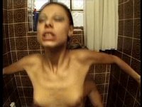 Olivia De Treville šuká na WC