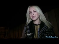 libezna studentka se necha premluvit k sexu